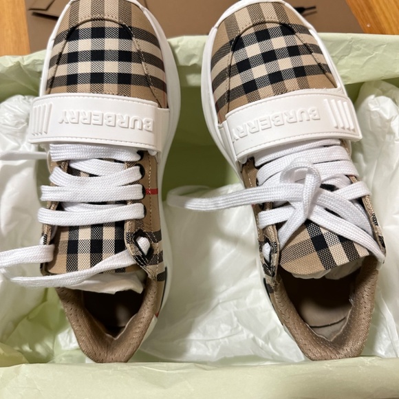 Authentic burberry traning sneaker - Picture 4 of 5